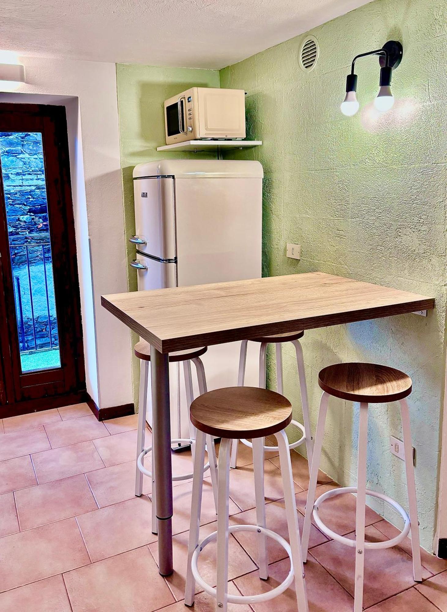 Vittoria Holiday House - Tulip Apartment And Tulip Room ストレーザ エクステリア 写真