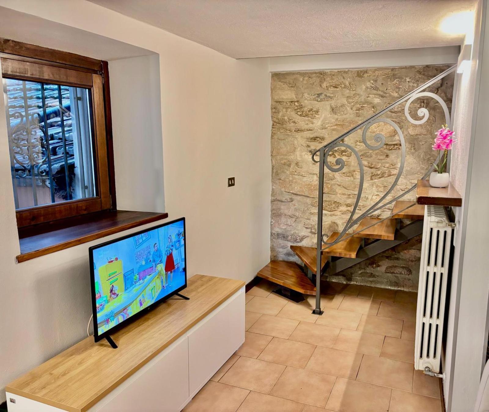 Vittoria Holiday House - Tulip Apartment And Tulip Room ストレーザ エクステリア 写真