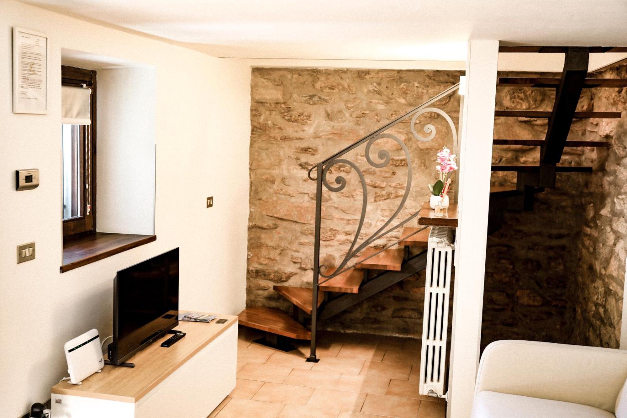 Vittoria Holiday House - Tulip Apartment And Tulip Room ストレーザ エクステリア 写真