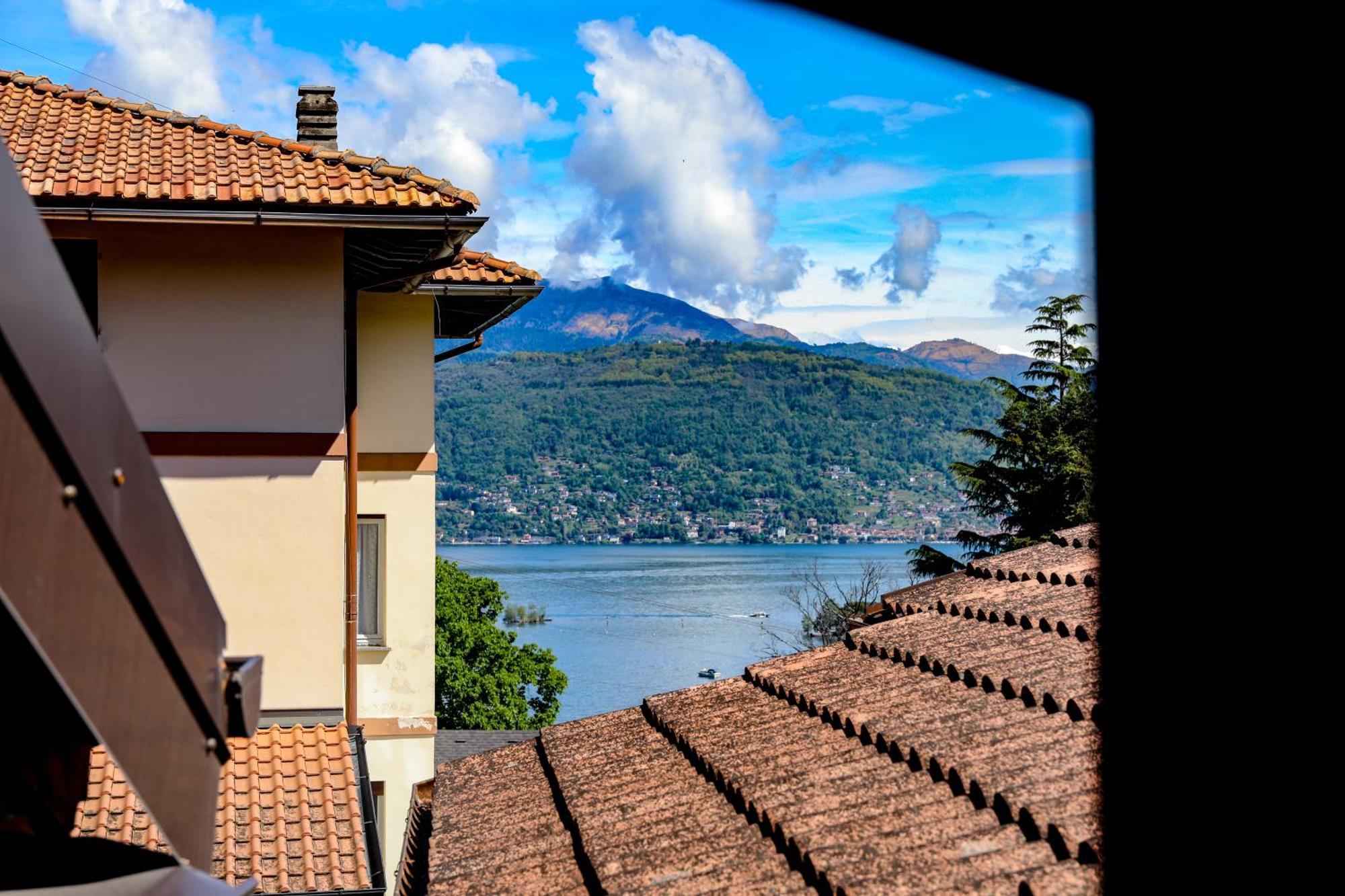 Vittoria Holiday House - Tulip Apartment And Tulip Room ストレーザ エクステリア 写真