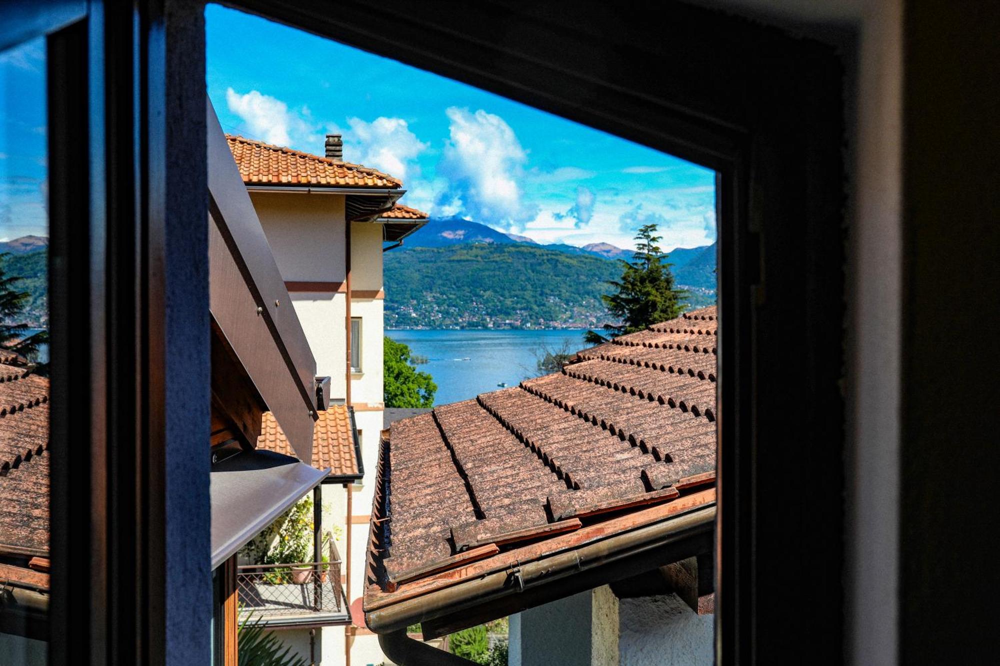 Vittoria Holiday House - Tulip Apartment And Tulip Room ストレーザ エクステリア 写真